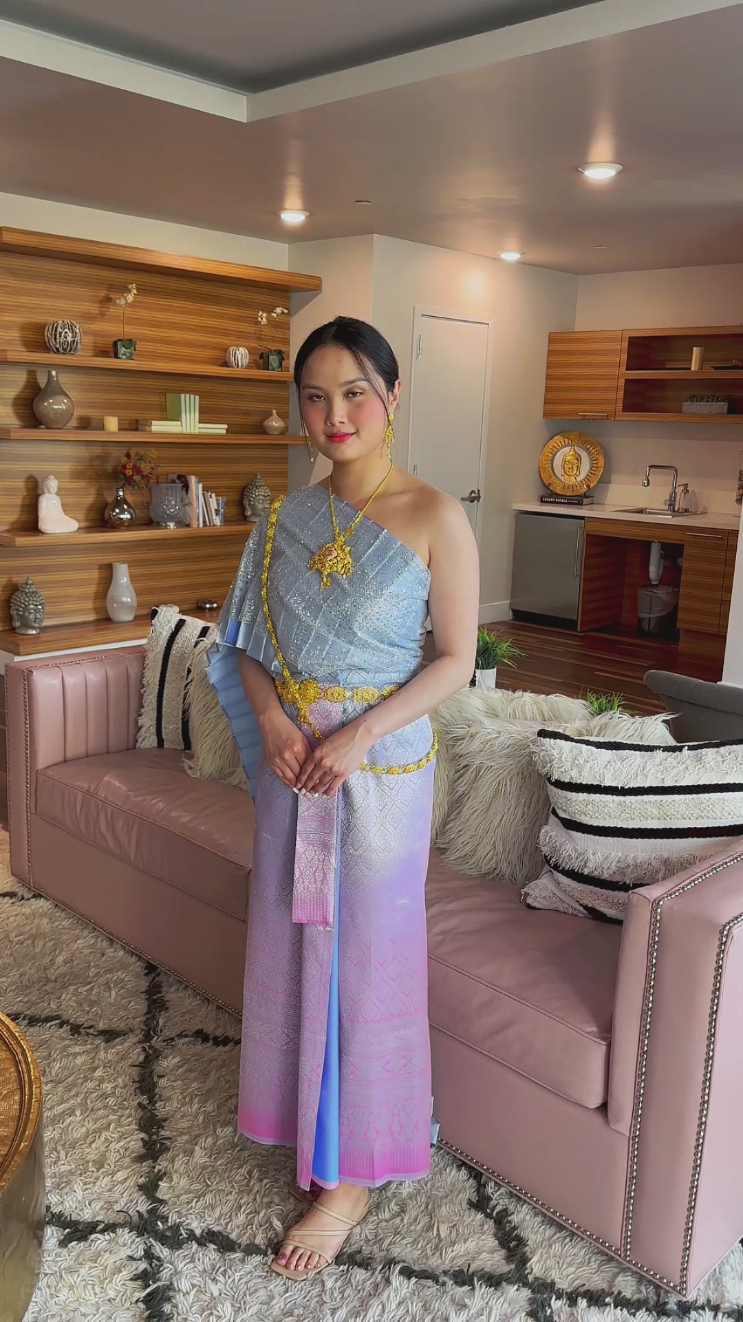 Video of traditional Thai dress