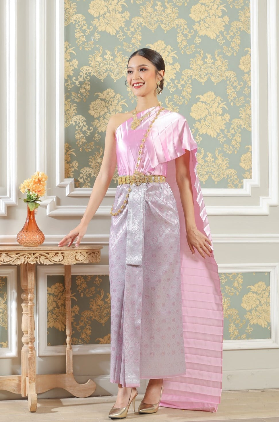 A sweet pink Thai traditional dress.