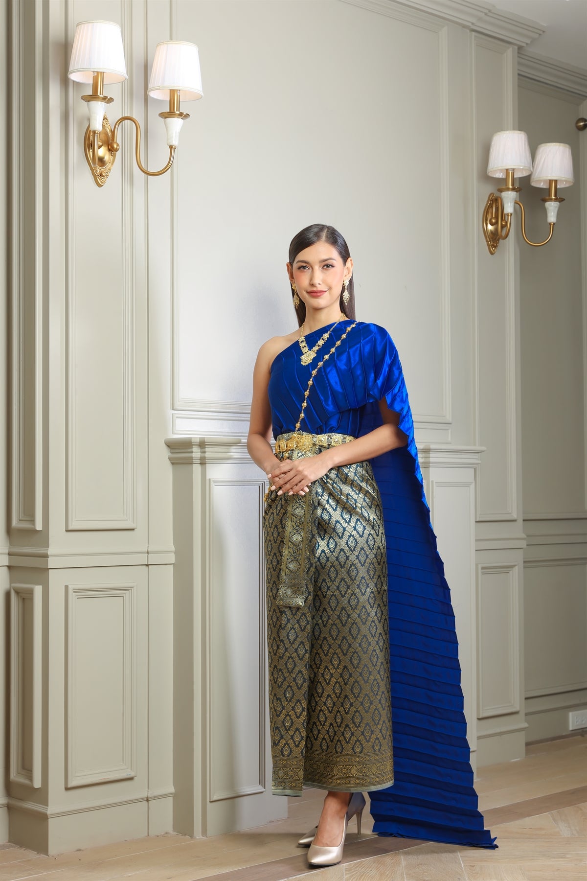 Image of a woman wearing traditional Thai clothing and jewelry