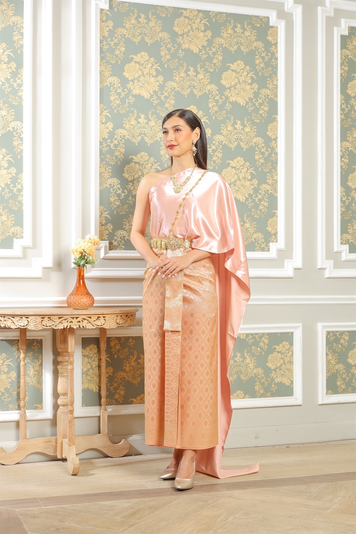 We sell beautiful traditional Thai outfits for women online.